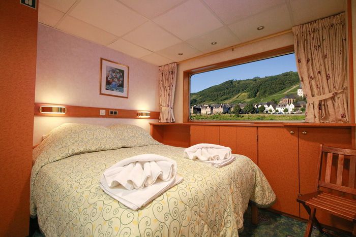 Main Deck 1 Double Bed Cat